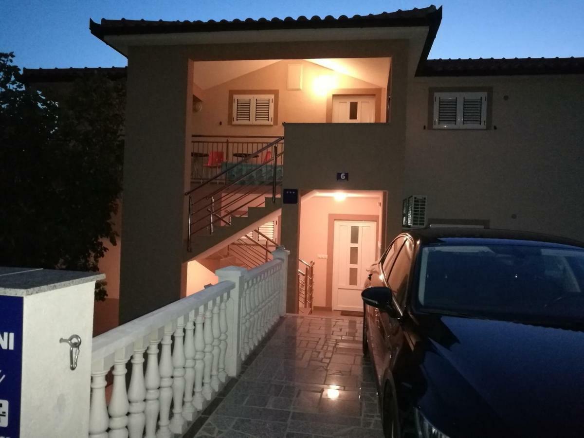 Apartmani Nada 克罗诺维察 外观 照片