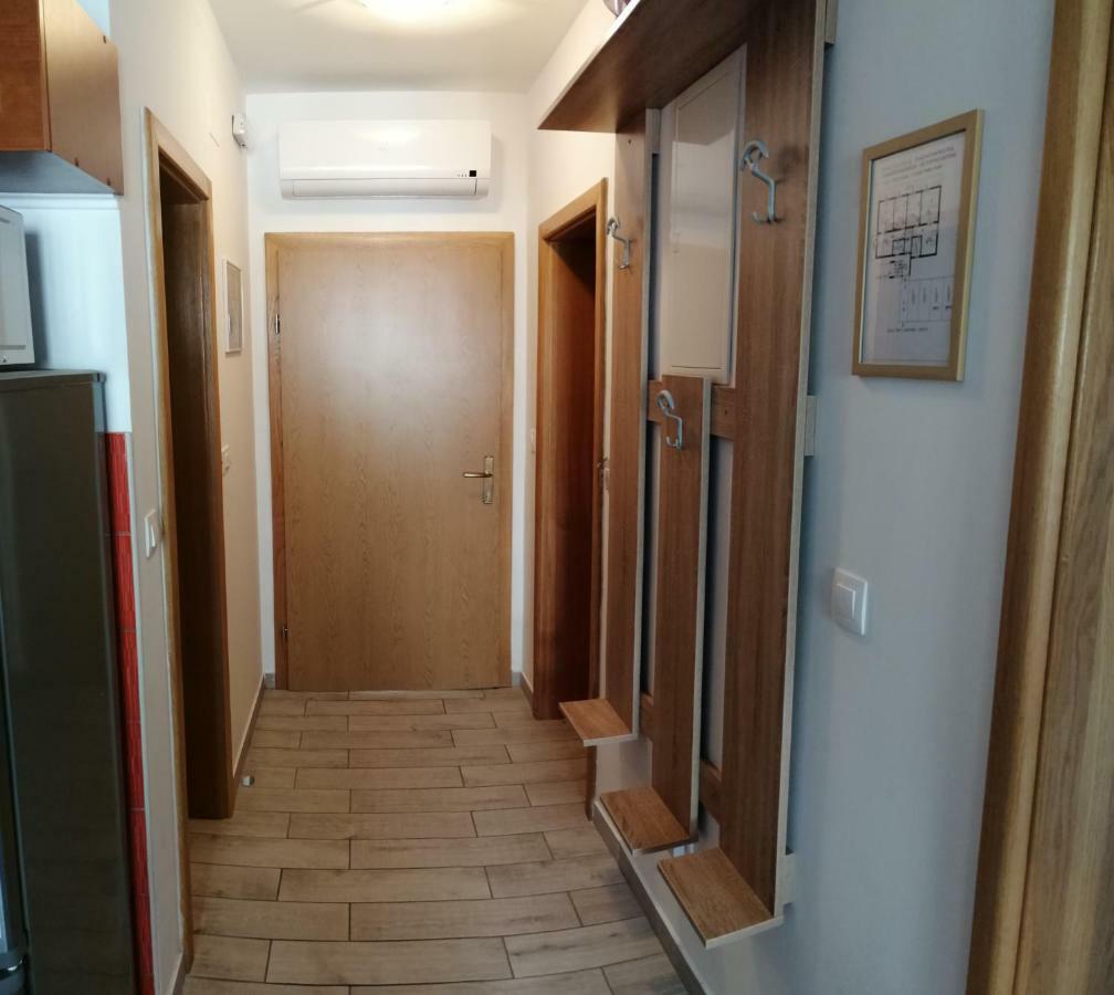Apartmani Nada 克罗诺维察 外观 照片
