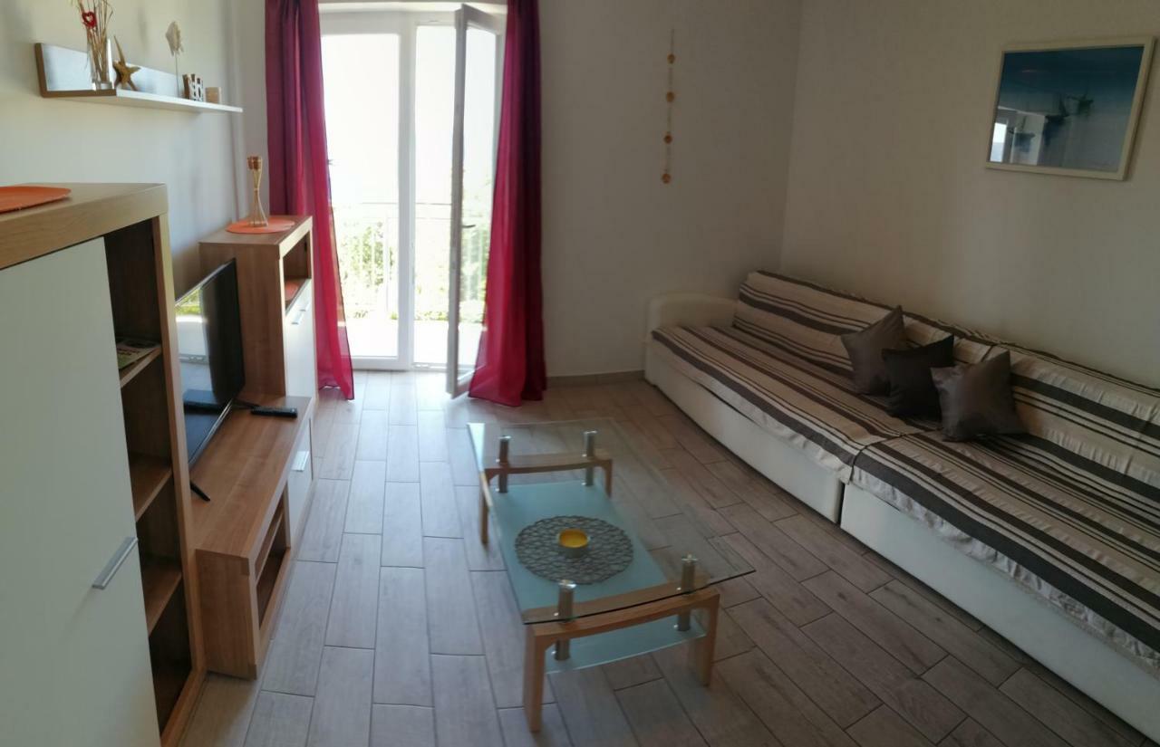 Apartmani Nada 克罗诺维察 外观 照片
